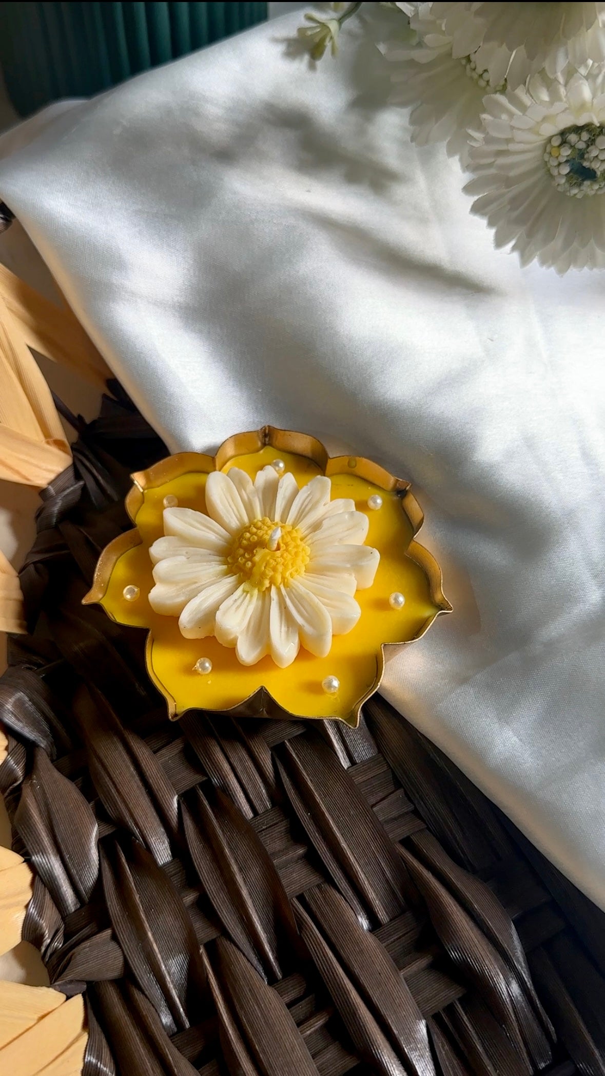 Yellow Daisy Lotus Urli Candle