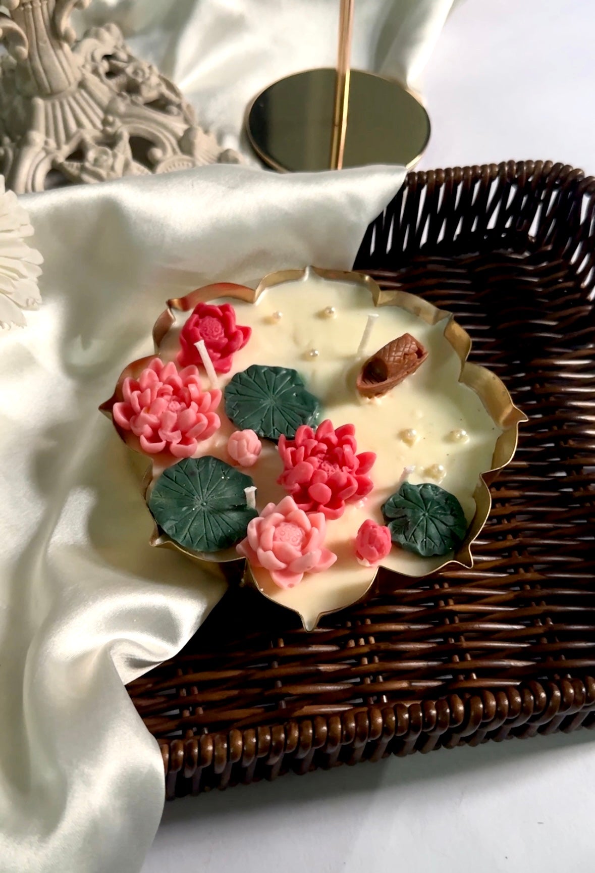 Lotus Pond Urli Candle