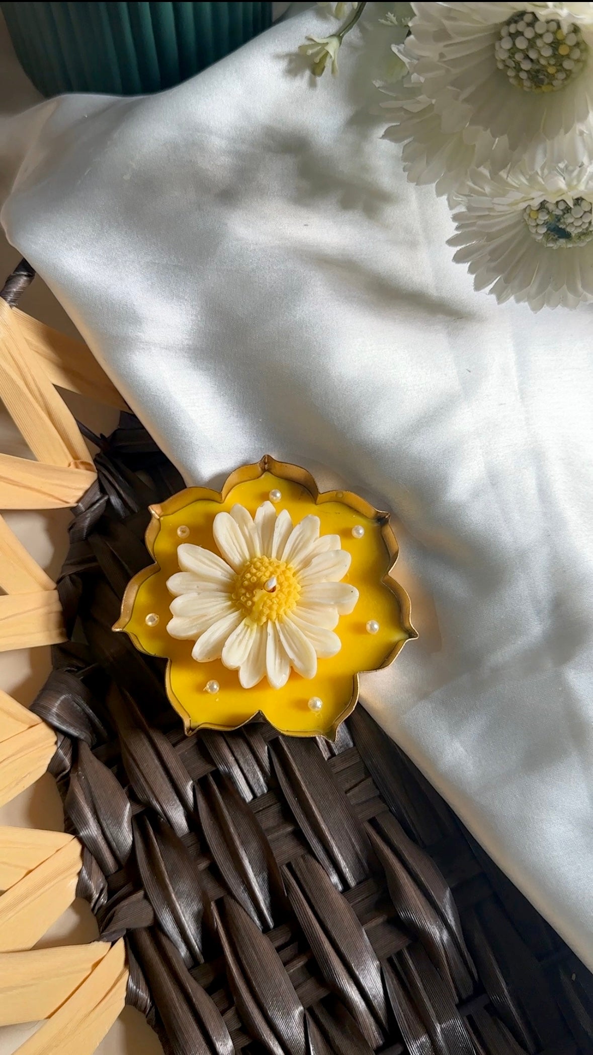 Yellow Daisy Lotus Urli Candle