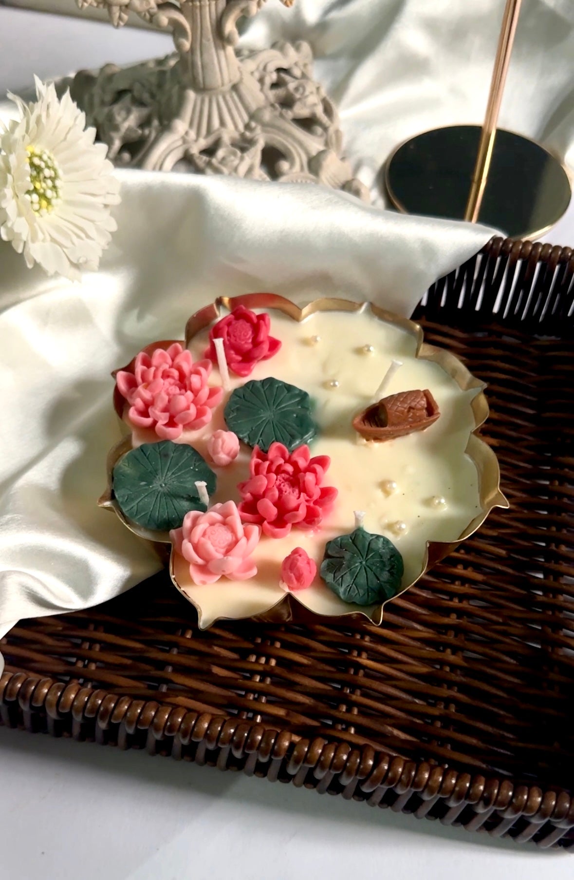 Lotus Pond Urli Candle
